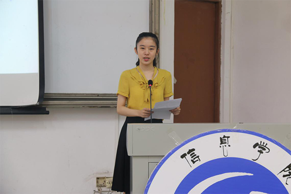 19级学生代表李倩颖同学上台发言