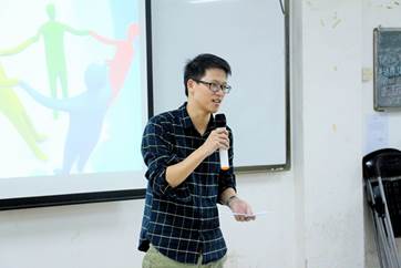 辅导员薛云峰老师上台总结 摄记:廖群彬